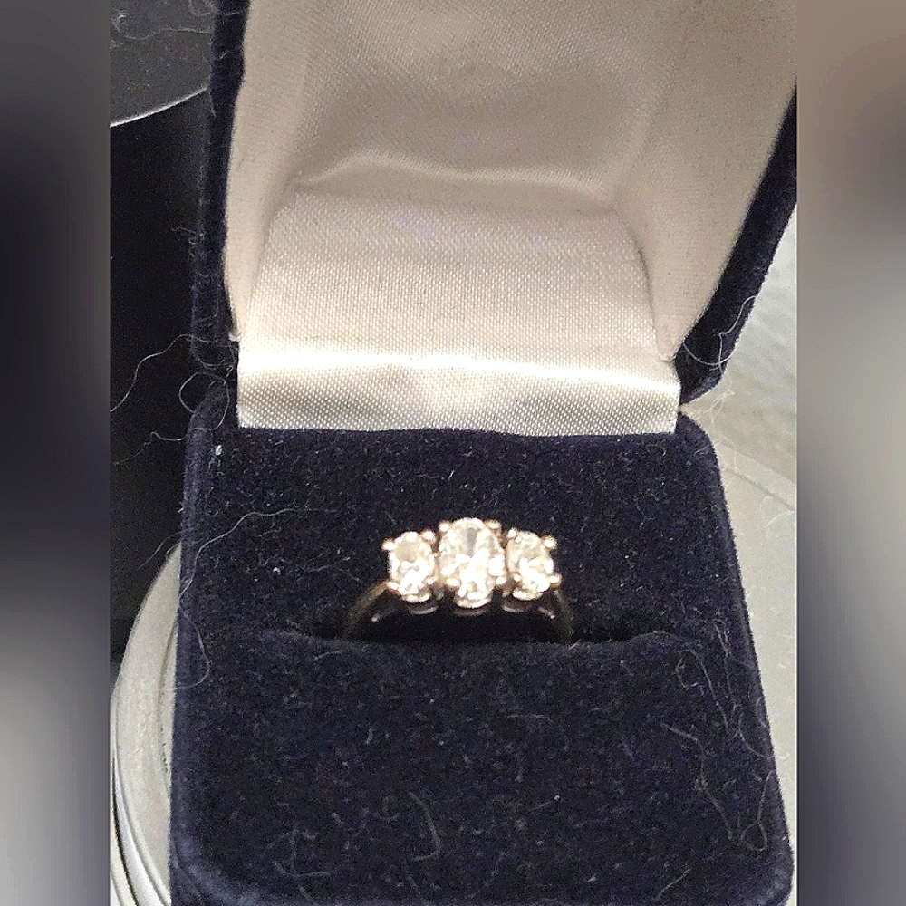 3 Stone Genuine Diamond Ring - Picture 3 of 9